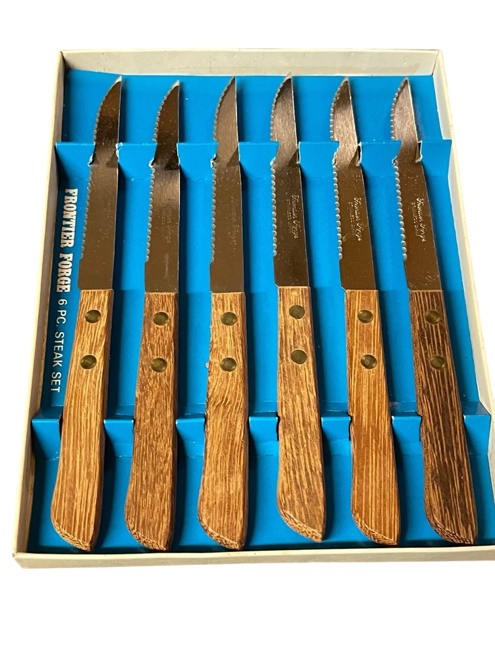 Frontier Forge Serrated Blade Riveted Wood Grain Handle Steak Knives Set of 5